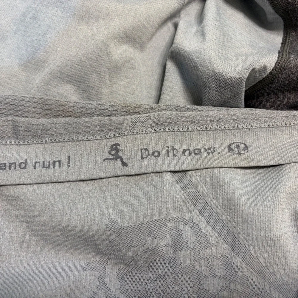 Lululemon Swiftly Tech Short Sleeve Crew Grey Floral Jacquard Shirt Size 12